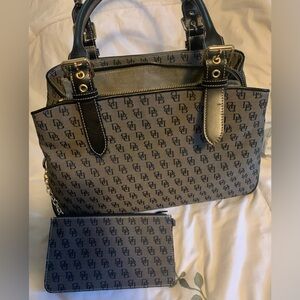 Nice D&B purse with wristlet